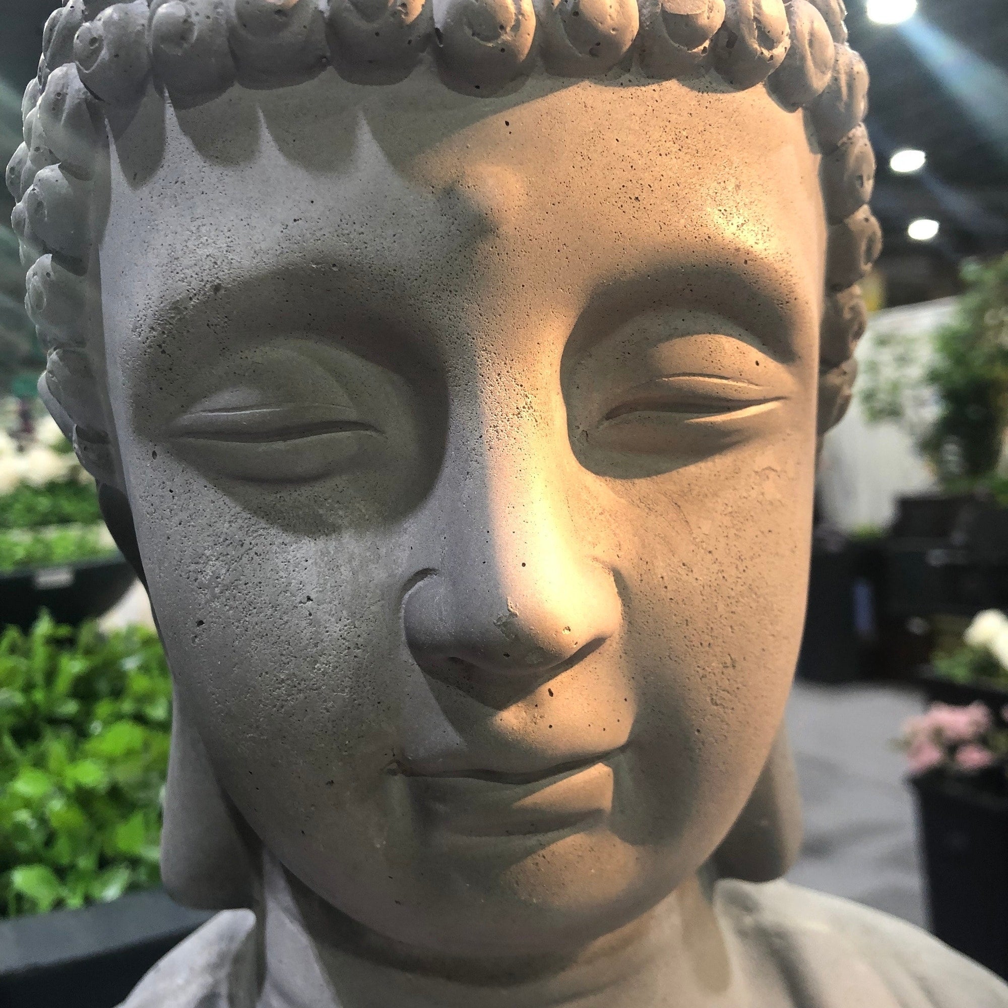 Statua del Buddha in meditazione in cemento leggero da 25,6 pollici