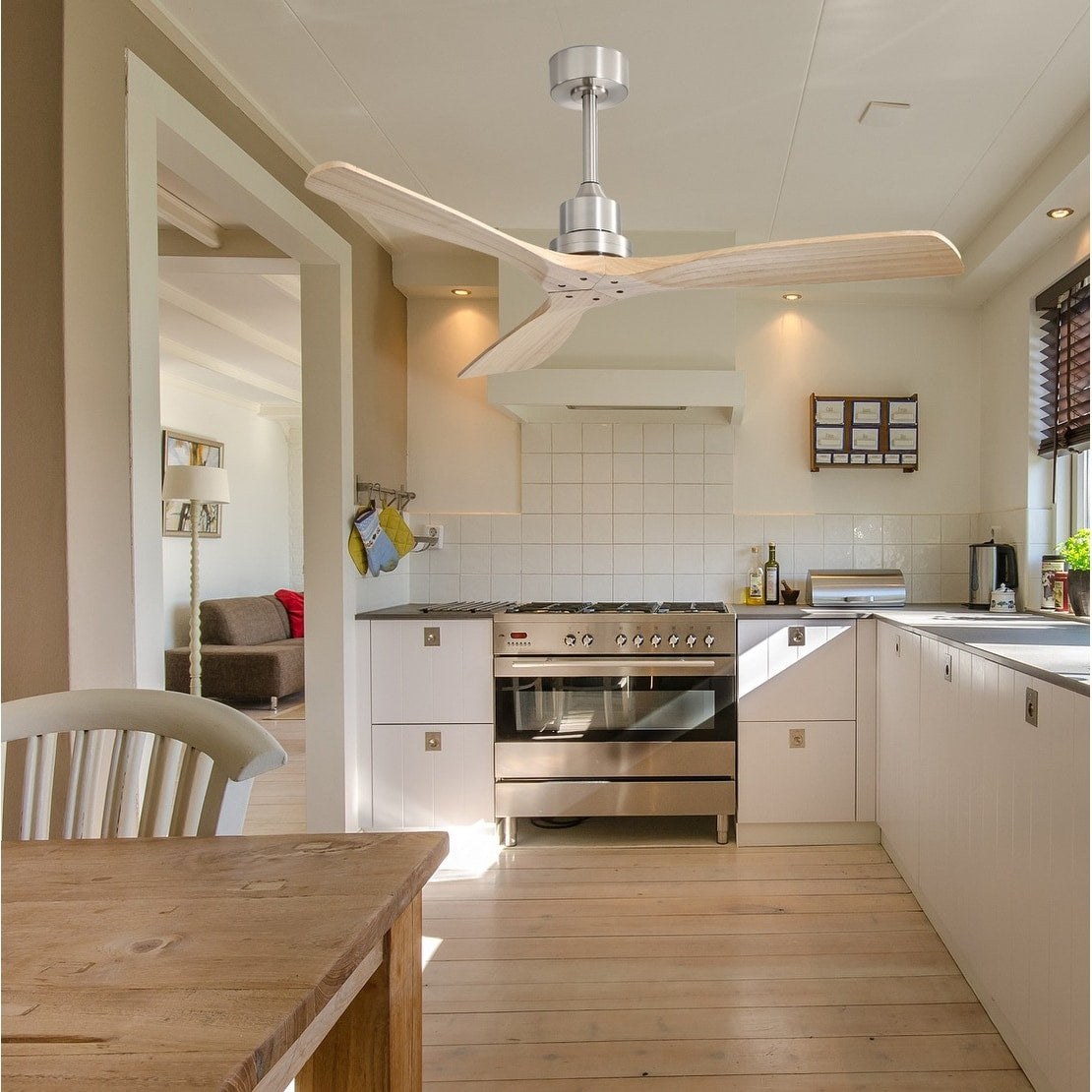 Ventilatore da soffitto moderno in legno massello/ABS da 52 pollici con telecomando (senza luce), 6 velocità del vento, flusso d'aria reversibile