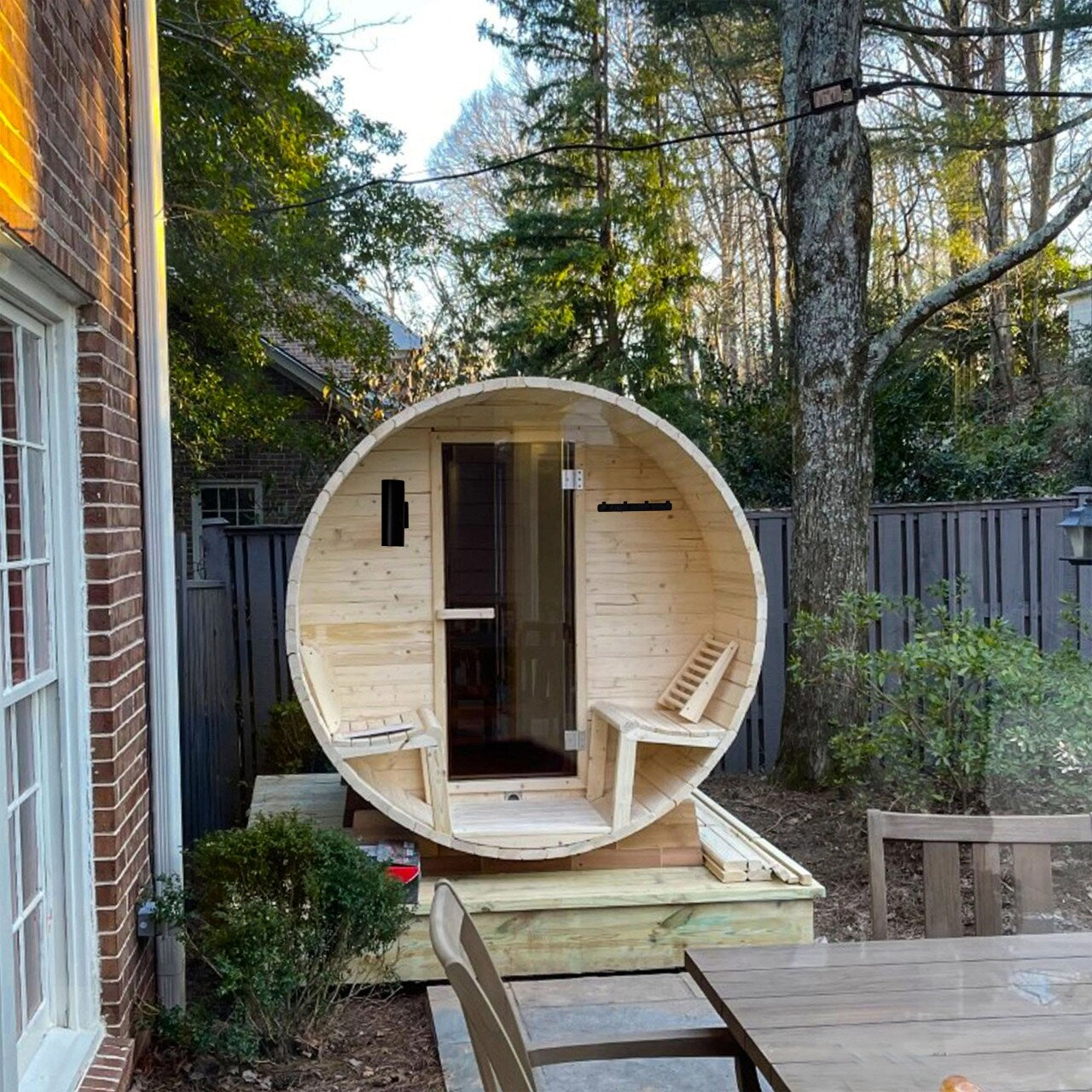 Sauna a botte in pino finlandese bianco ALEKO per 6-8 persone con riscaldatore elettrico UL - 88L x 73W x 79H pollici