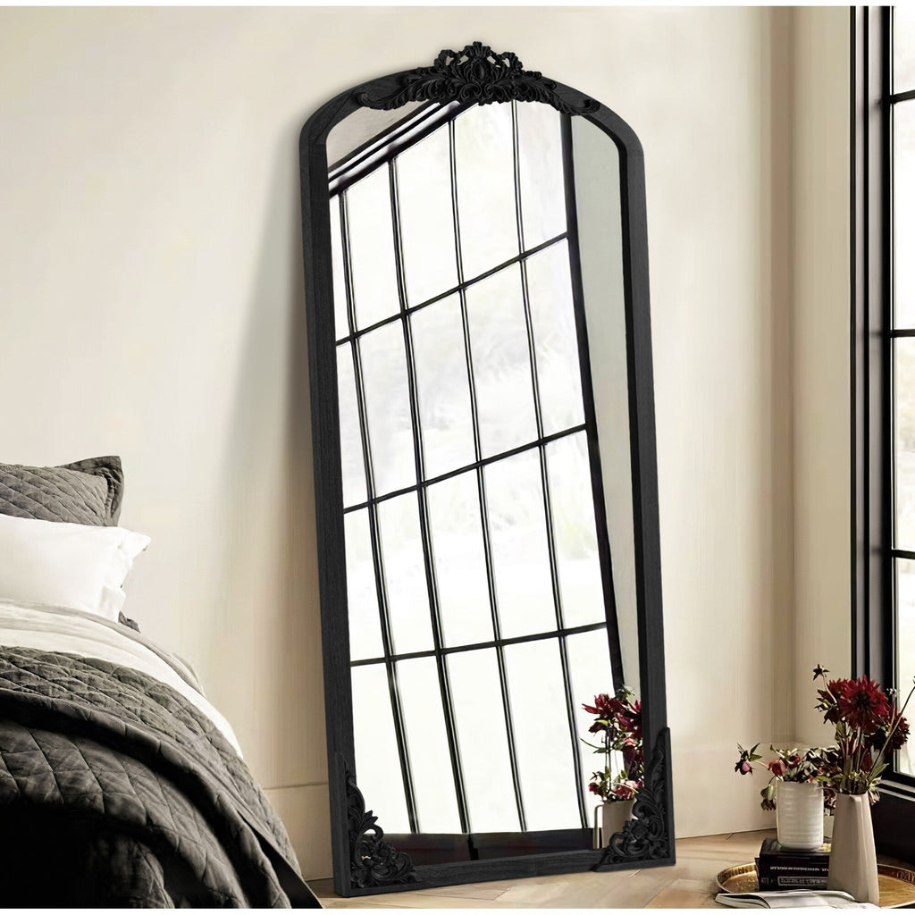 Specchio da pavimento intagliato in legno massello a tutta lunghezza ad arco