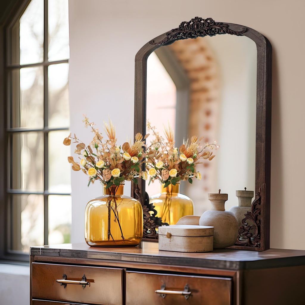 Specchio da pavimento intagliato in legno massello a tutta lunghezza ad arco