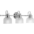 Lampada da bagno in stile costiero con tre luci, in cromo lucido e vetro prismatico trasparente doppio, collezione Archie - 8,75 x 26,25 x 7,25