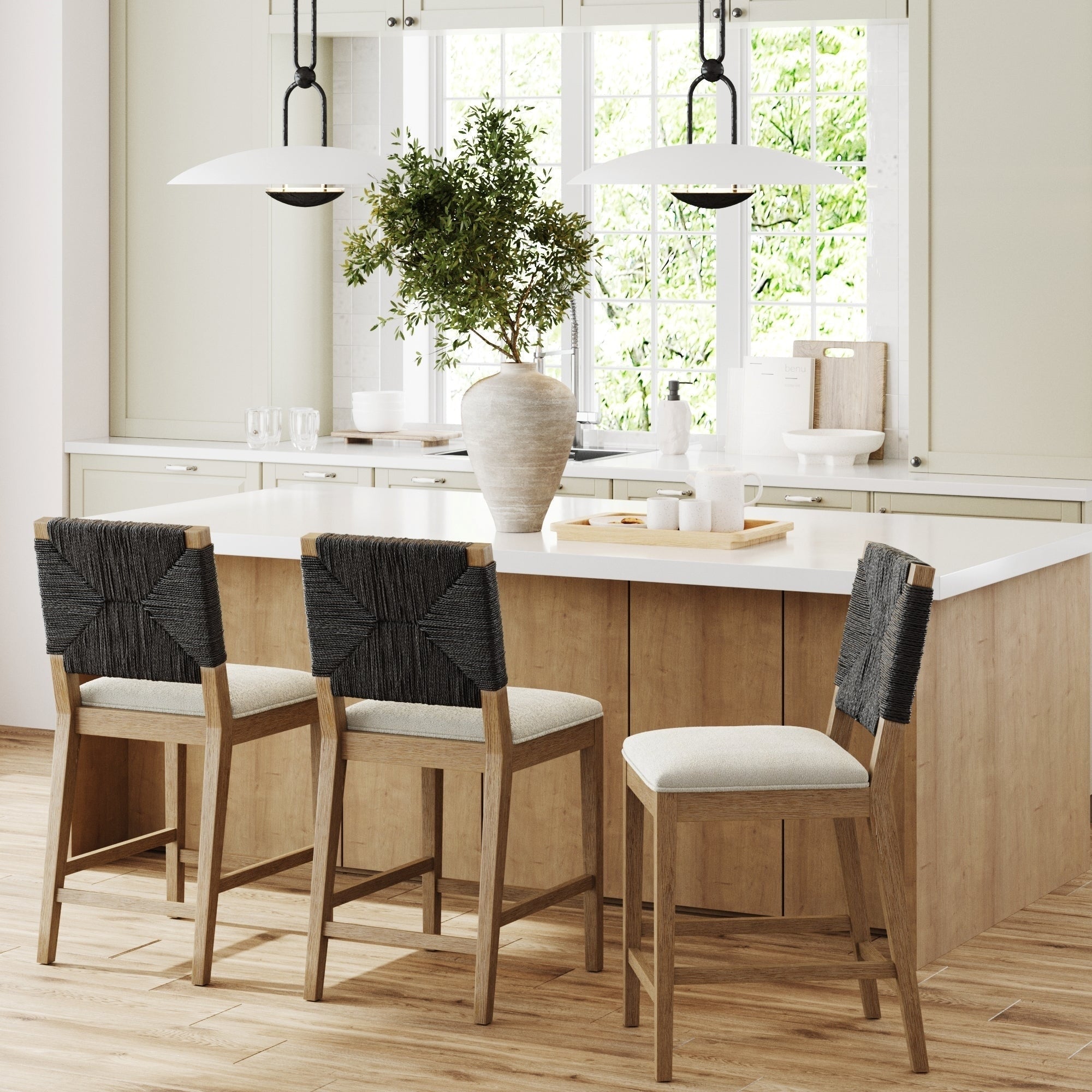 Sgabello da bar Beacon Bohemian Boucle, sedia imbottita alta fino al bancone con struttura in legno massello e schienale in giunco ​​intrecciato